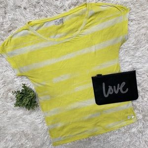 🎉HP🎉 Under Armour SS Top 💗 Yellow & White